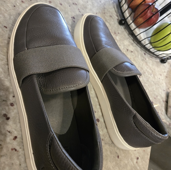 Womens grey UGG slip-ons - Picture 2 of 3